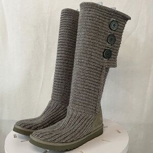 UGG women’s‎ classic cardy knit boot in size  US 7, EU 38 style 5819 Gray